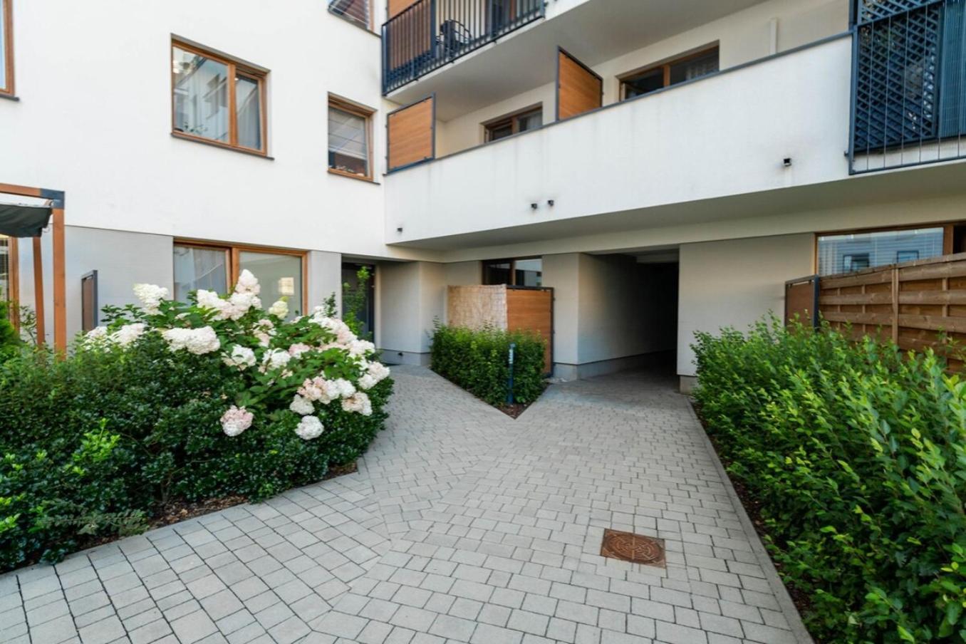 Modern 70M Apartment With Private Garden Metro Warszawa Exteriör bild